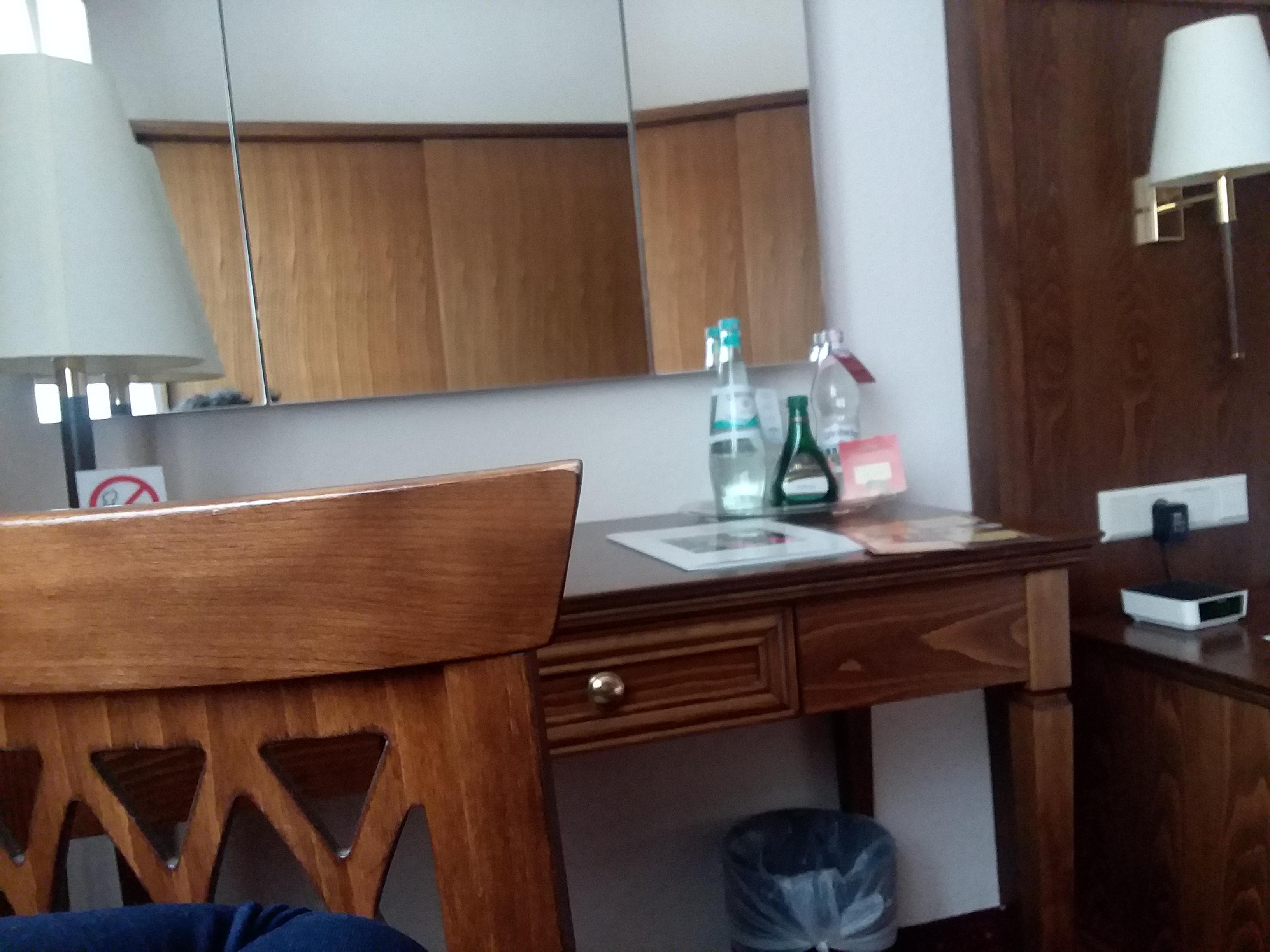 Mesa dentro de la habitación