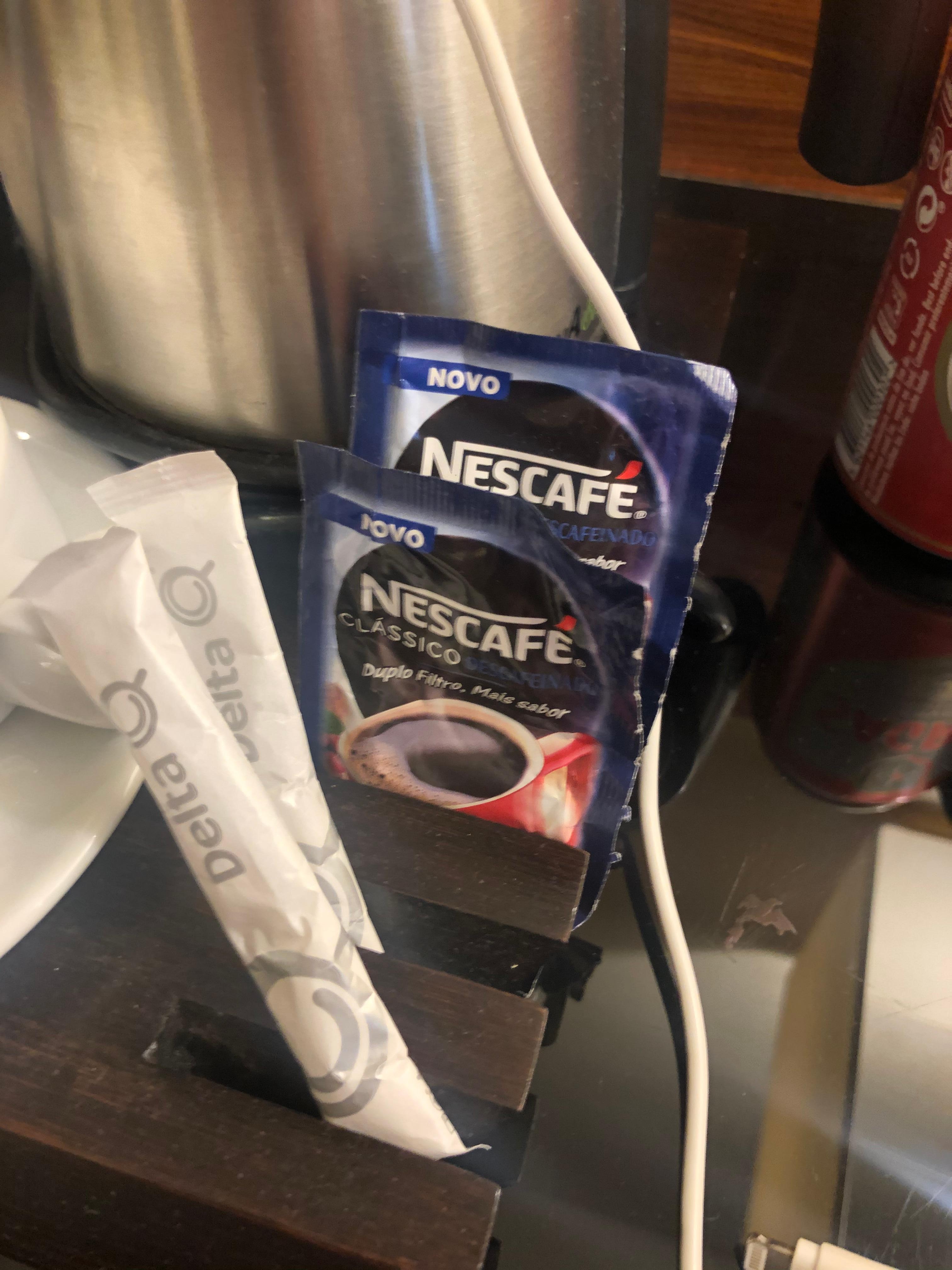 Nescafé op de kamer. In een 4*-hotel