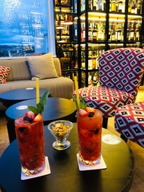 Drinks an der Bar (11. Stock!