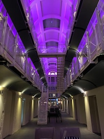 IntĂ©rieur de la partie prison de lâhotel
