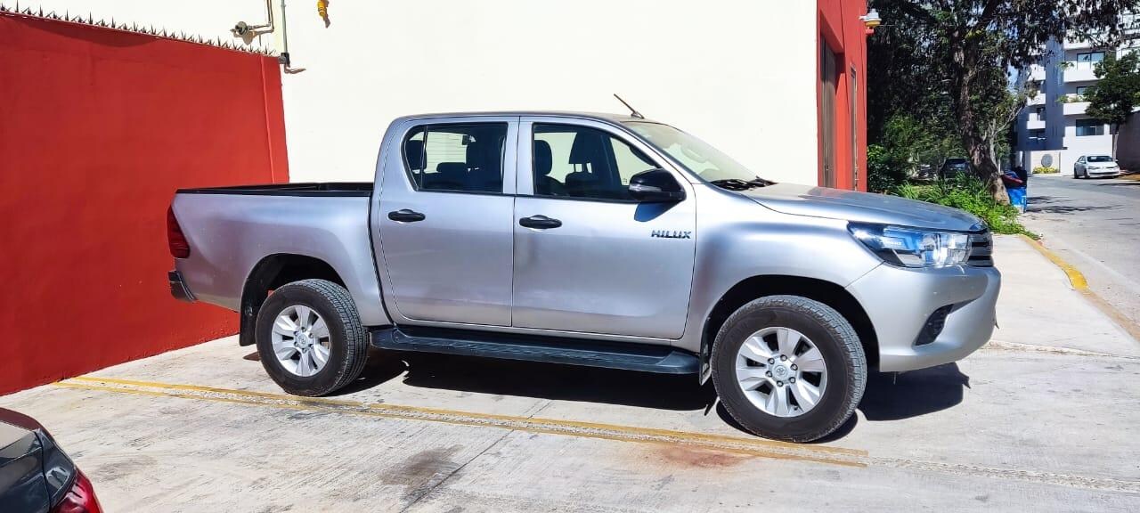 En el estacionamiento trasero del hotel, se puede apreciar la cámara de seguridad