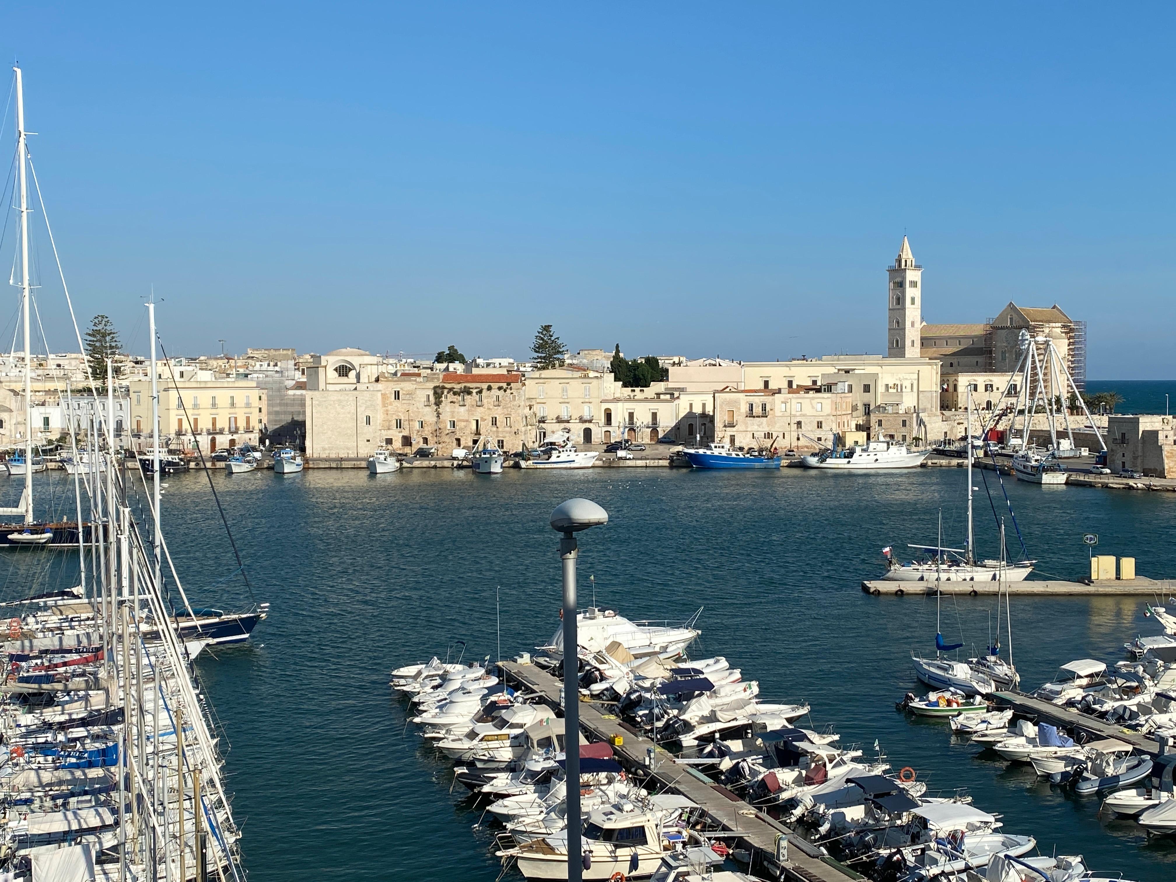 Vista del porto dalla camera