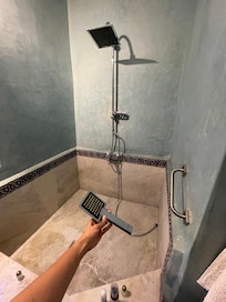 Paume de douche cassé