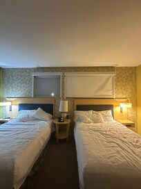 Left blind was stuck in the box at the top