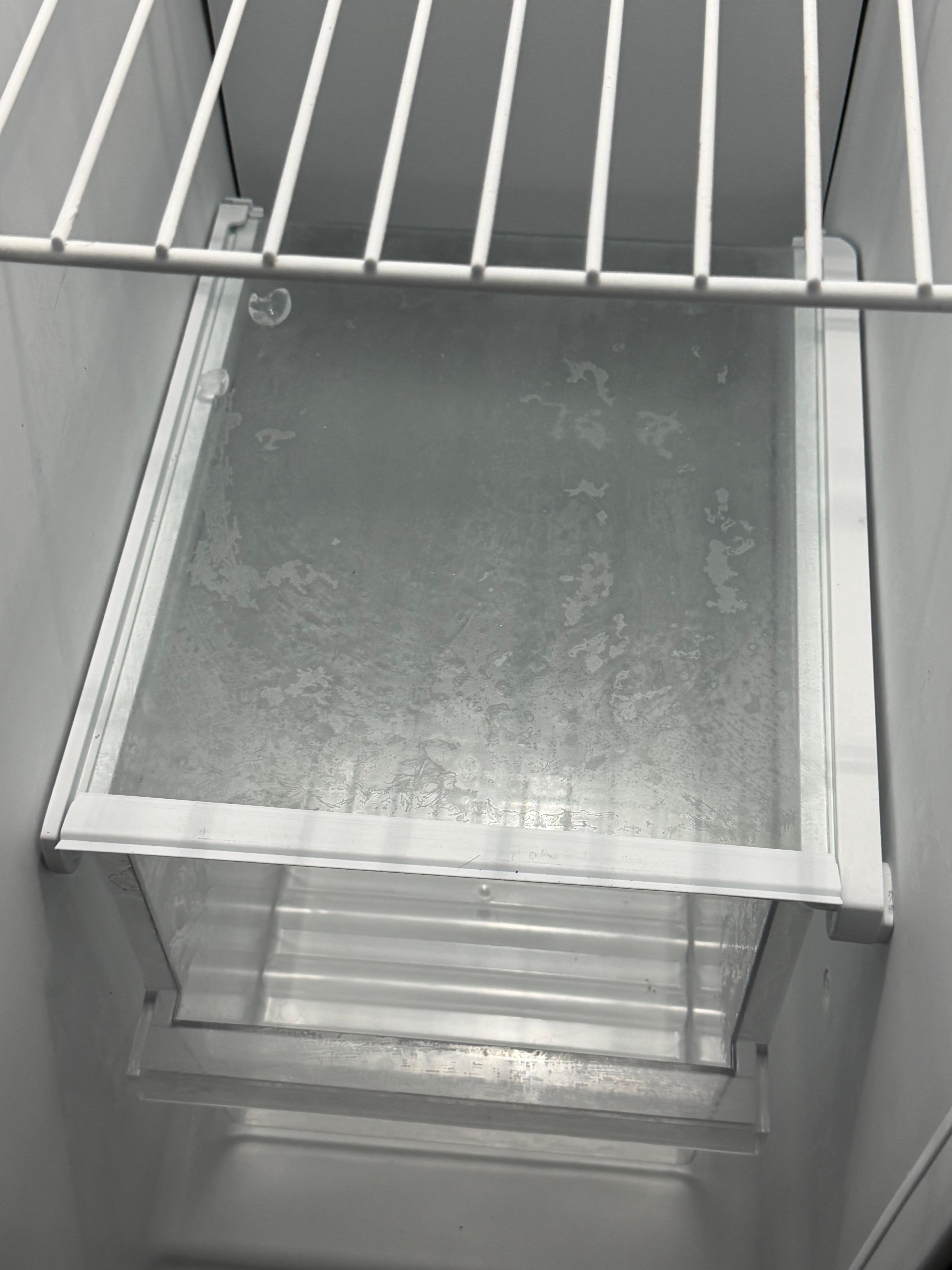 Unclean refrigerator 