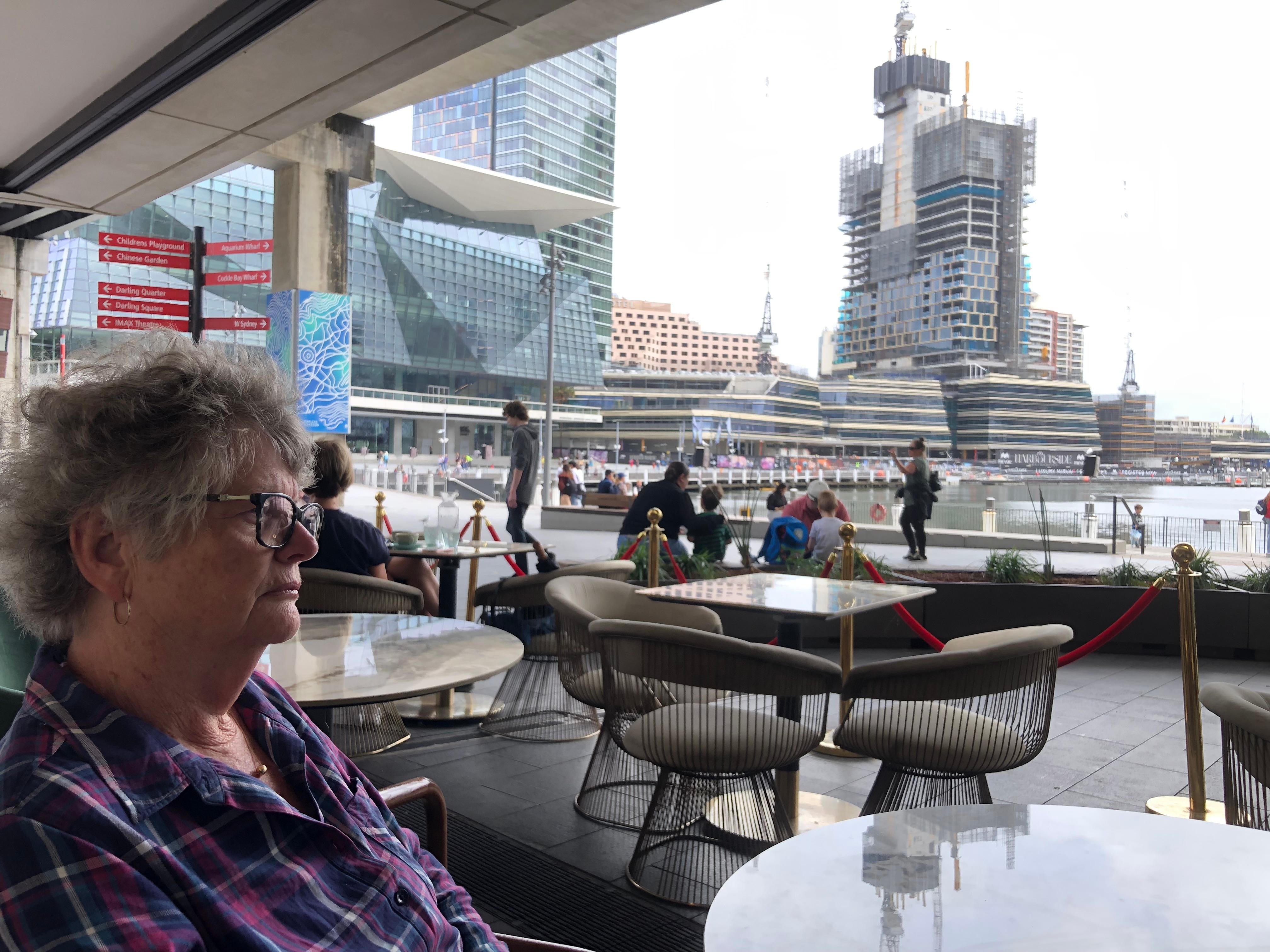 Hotel close to darling harbour 