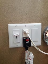Plug for makeup mirror but fake plug for fan.