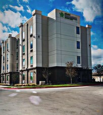 A great place, friendly staff, spacious room, plenty of parking, reasonable prices. Can’t ask for more.