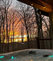 Hot tub & sunset view over the ridge