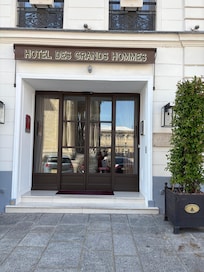 Entrance to hotel