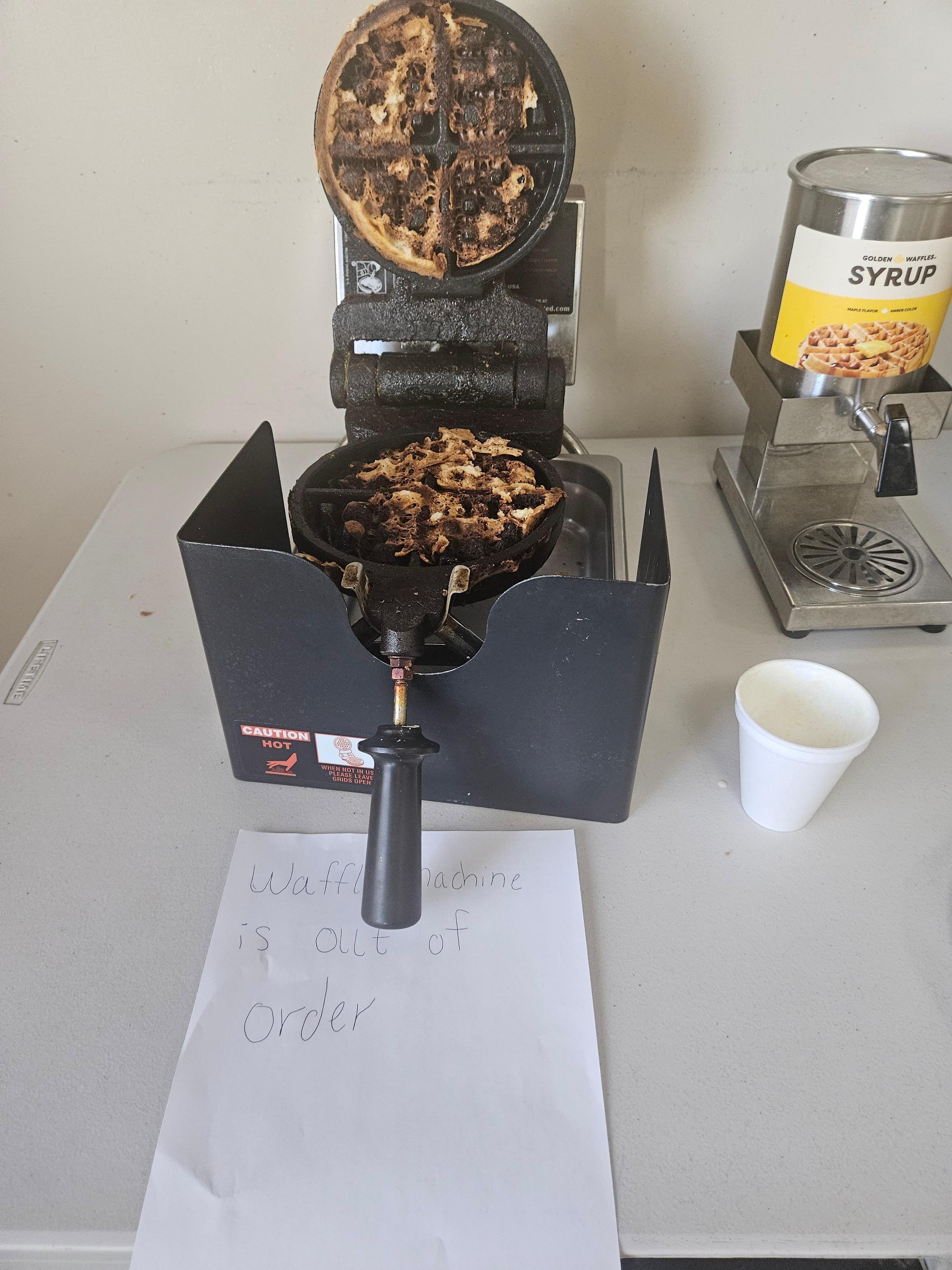 Unusable waffle maker 