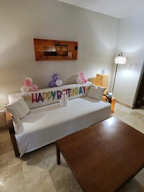 They set the room up perfectly for my daughters birthday