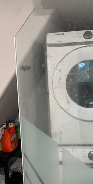 filthy shower door that had not been cleaned prior to our arrival