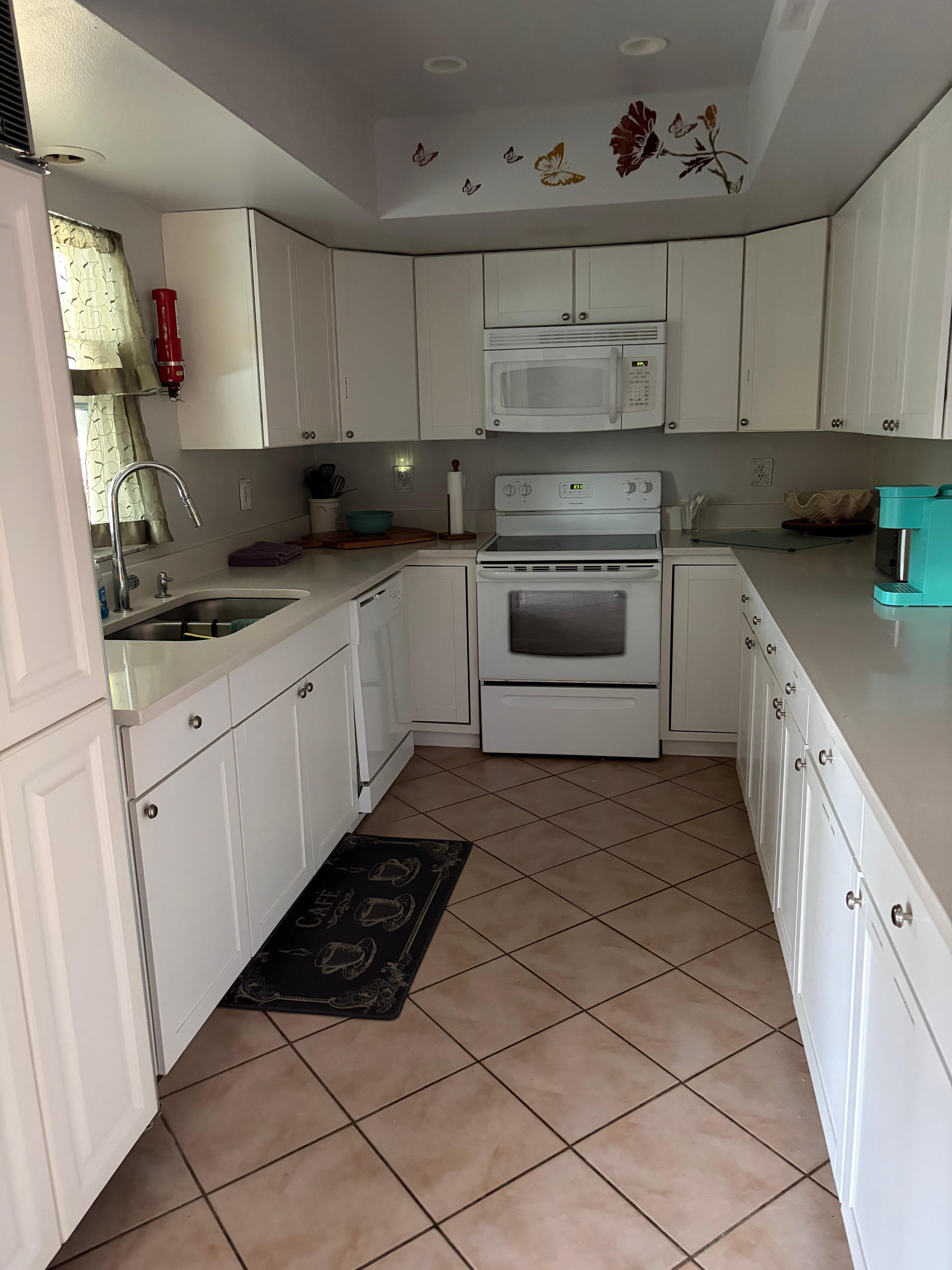 Functional kitchen but not enough pots 