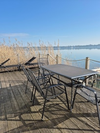 Terrasse am WoZi, rs gibt noch eine Dachterrasse