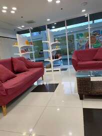 値段は高いけどキヨスクが24時間やってるから、酒とスナックには困らないよw