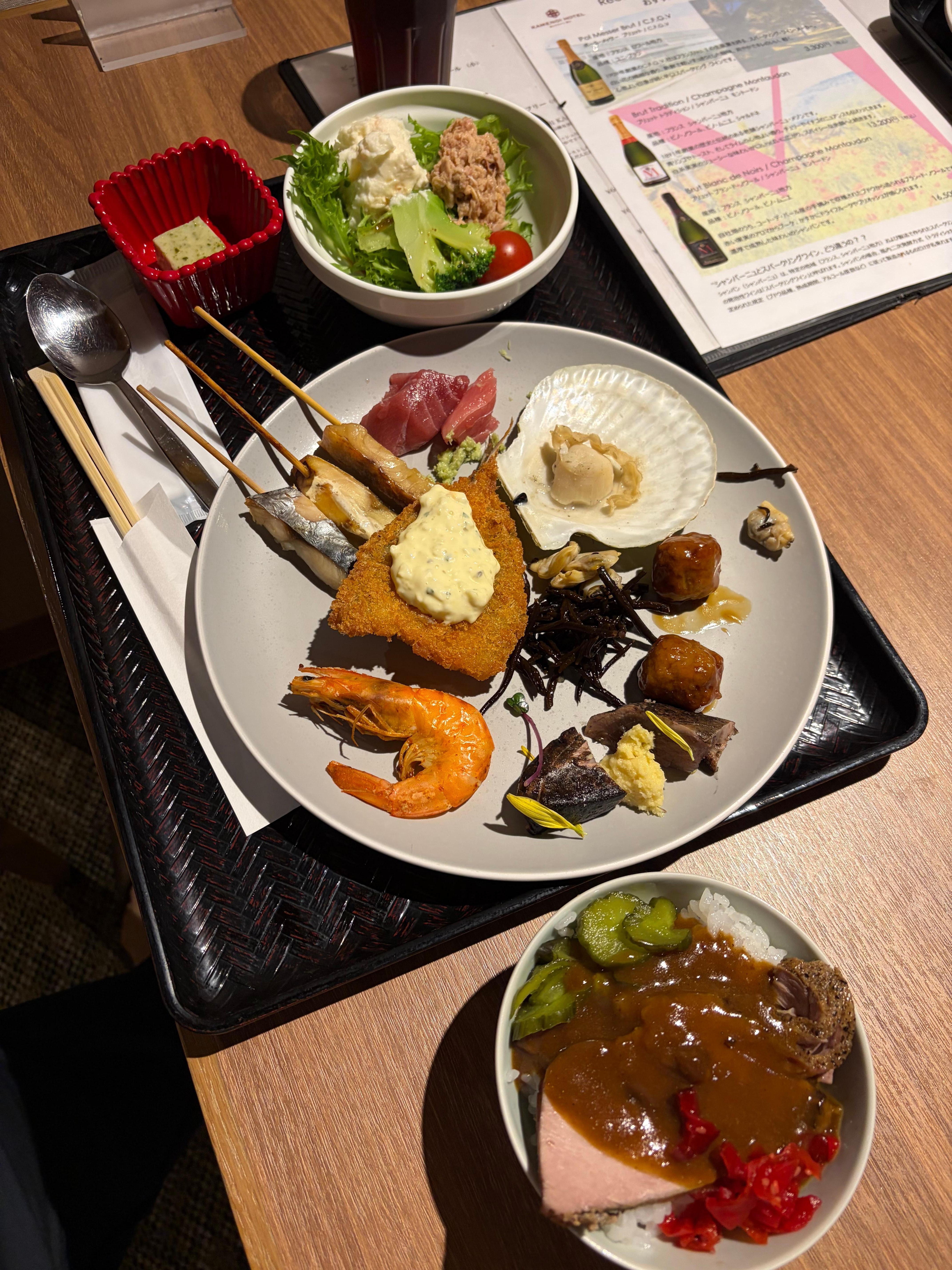 夕食に金目鯛の煮付けをどんぶりにして頂きました。