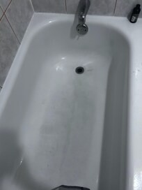 Puffin Inn Stained Tub