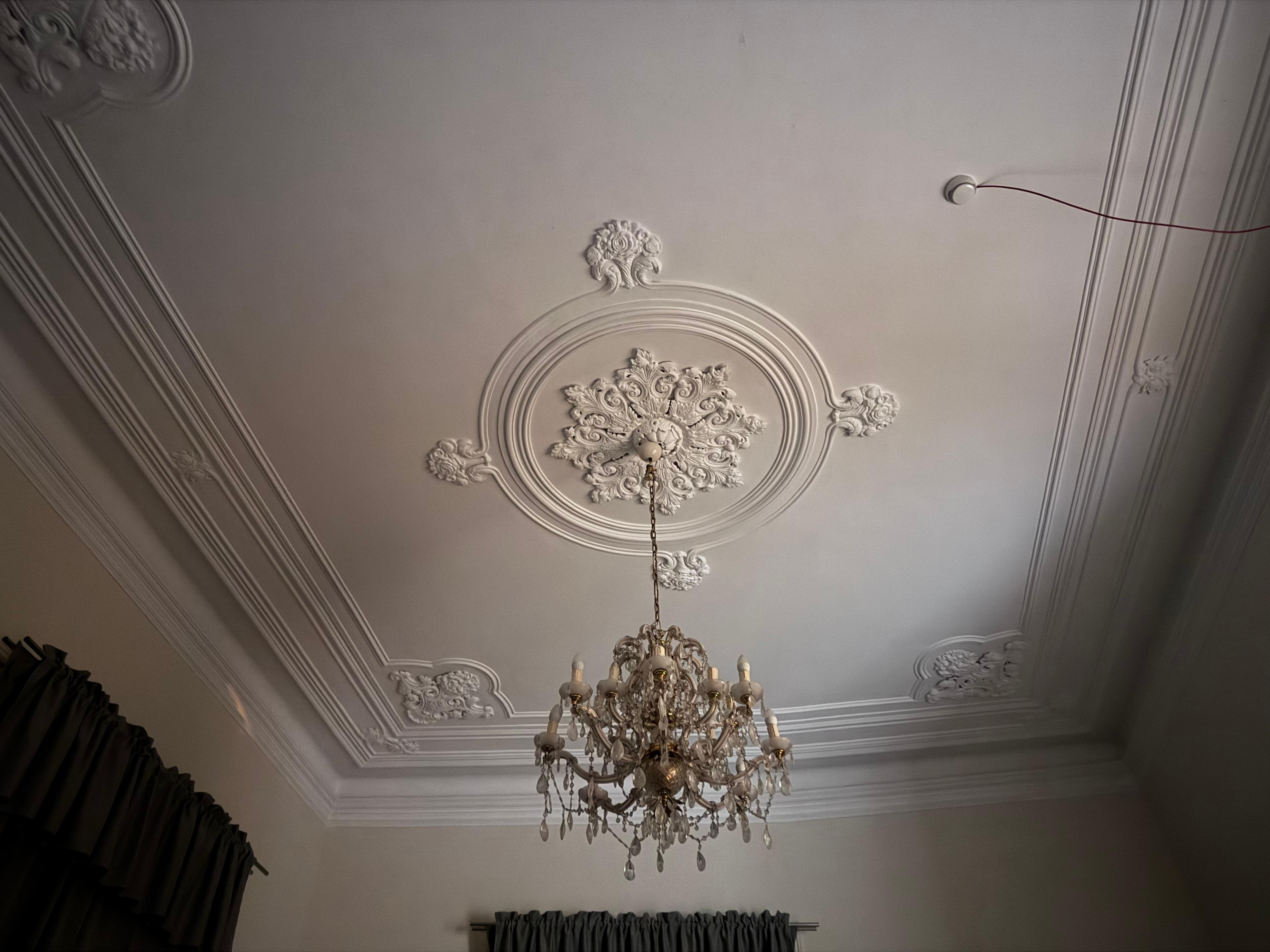 Hermoso techo de habitación superior con 3 camas y baño amplio