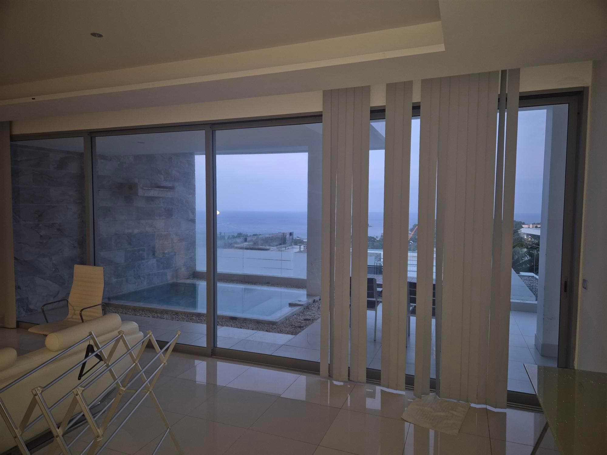 Sun curtain. Left side completely stuck. Right side around half of the sections missing. 