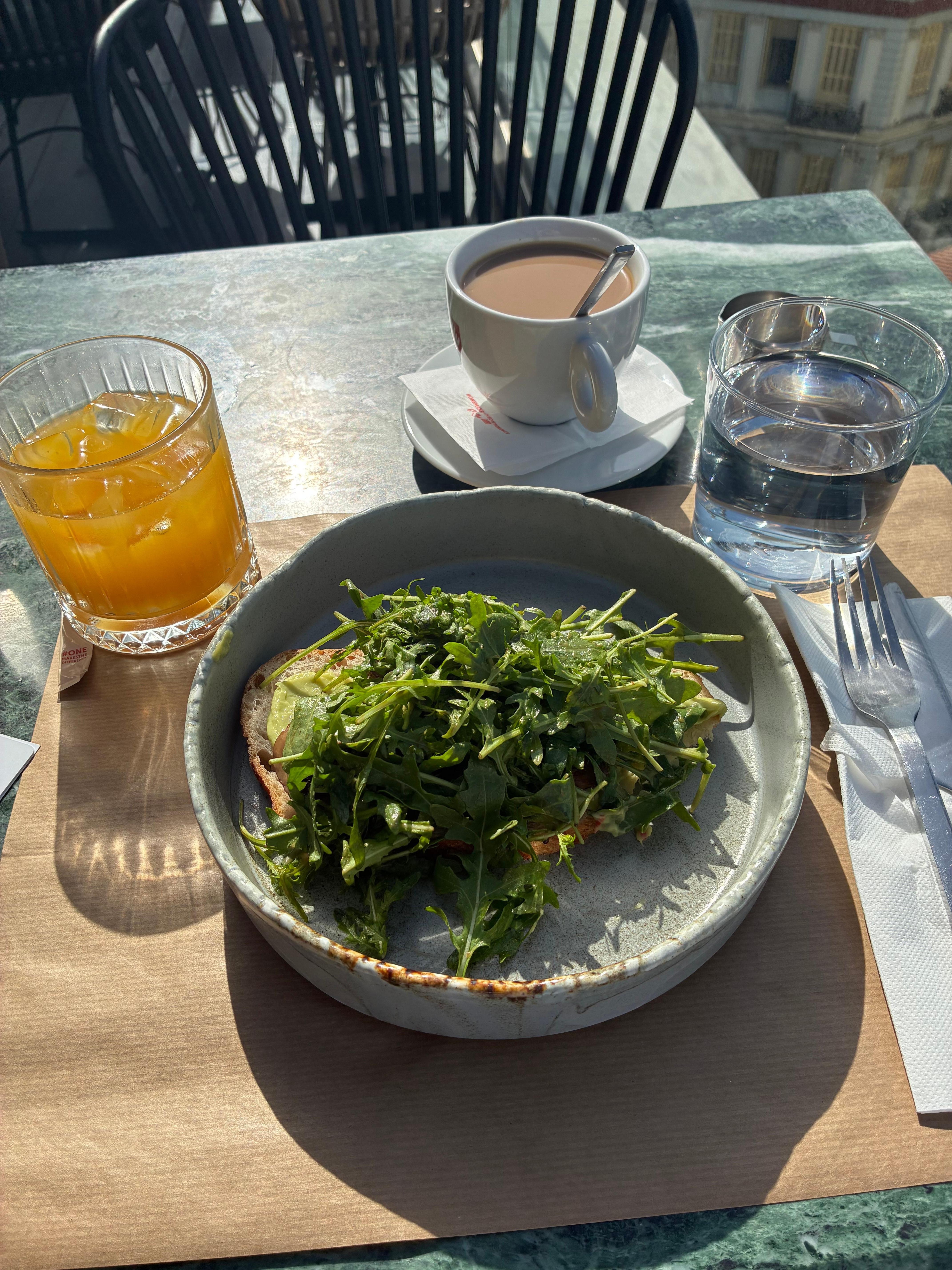Frühstück auf der Dachterasse 