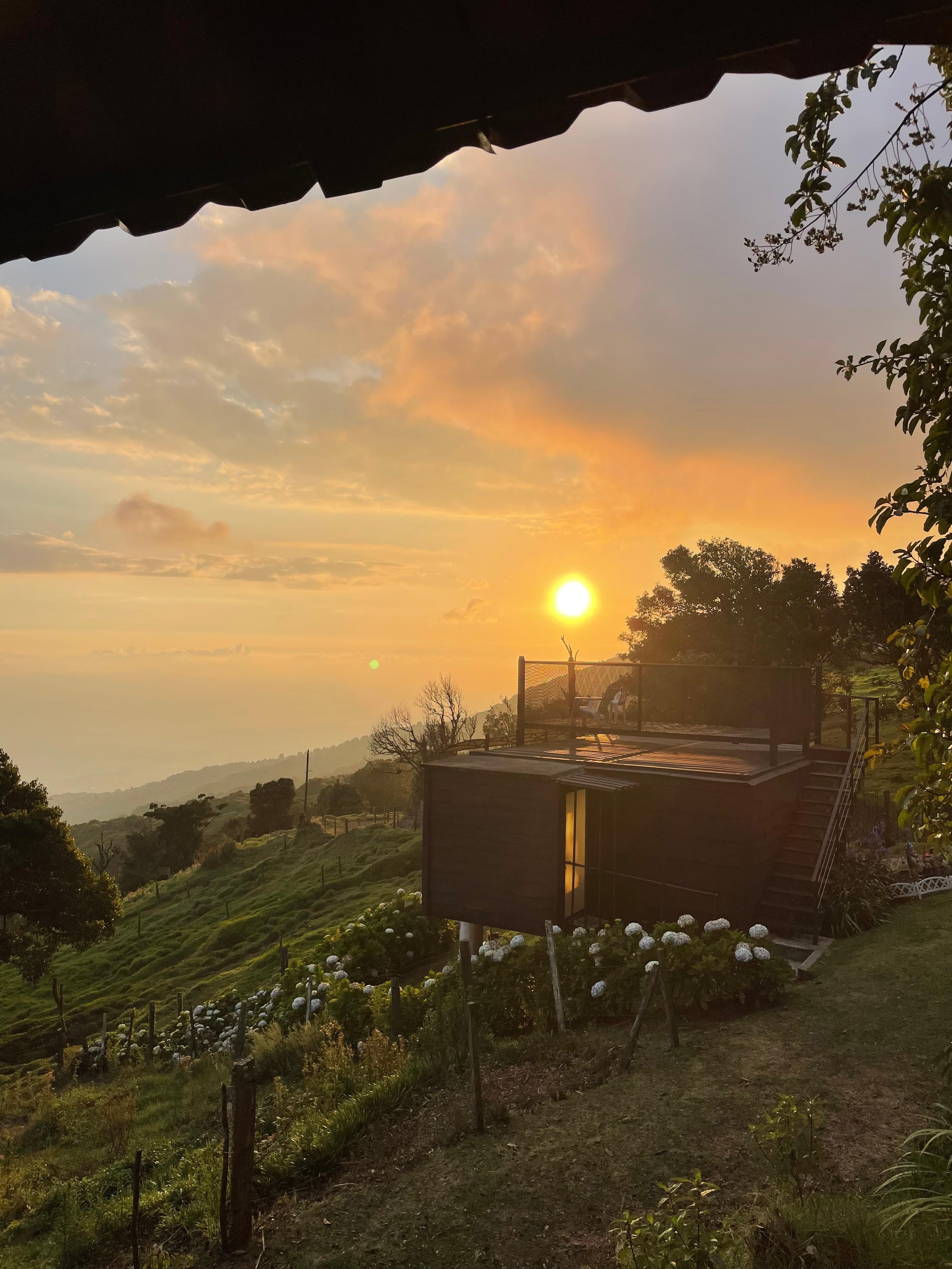 Our shipping container room was amazing! Big tub and shower and beautiful views!