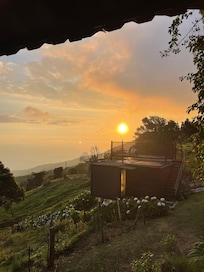 Our shipping container room was amazing! Big tub and shower and beautiful views!