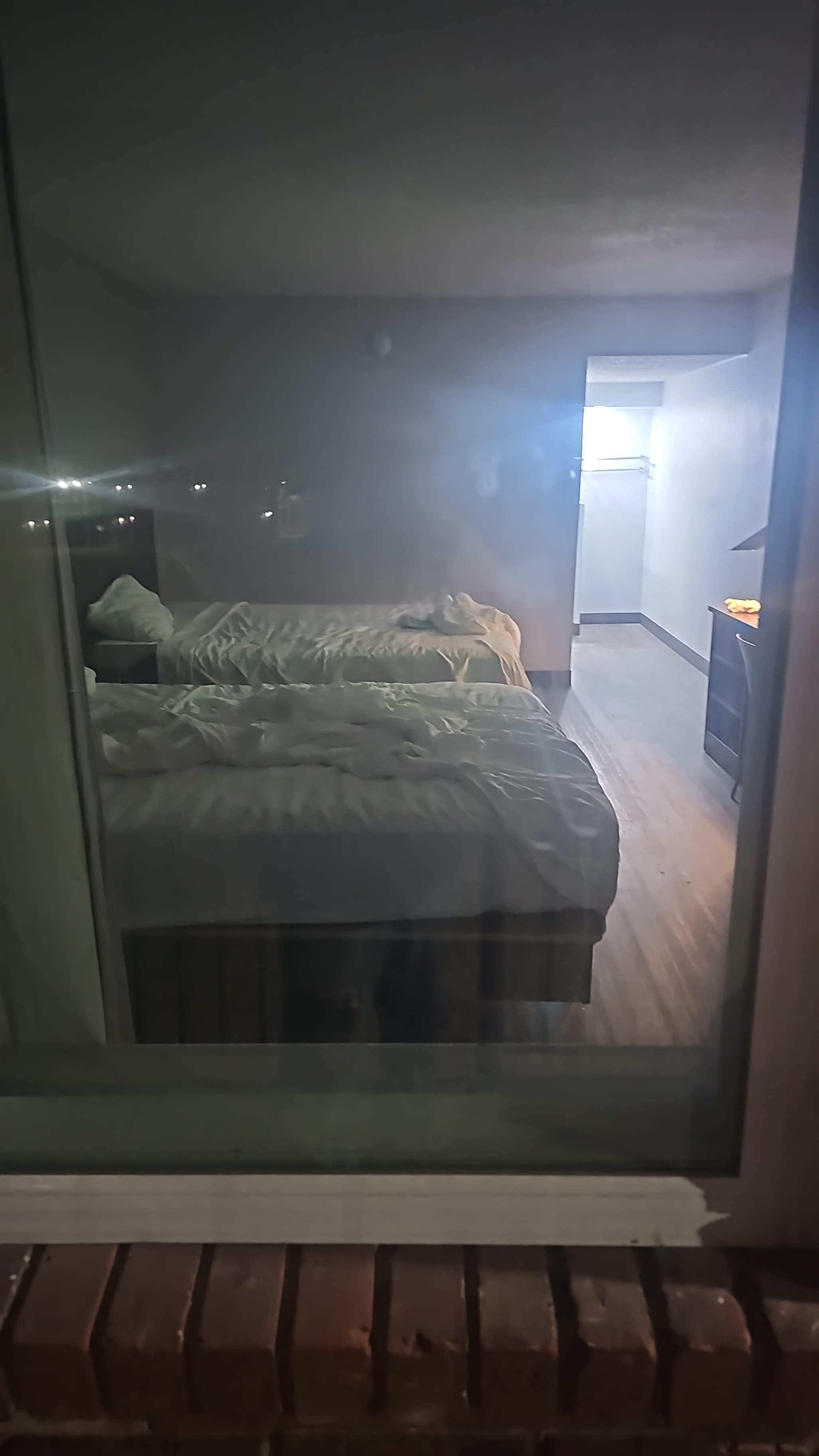 Aquí la foto donde estaba la gente ahí adentro y usaron mi cuarto