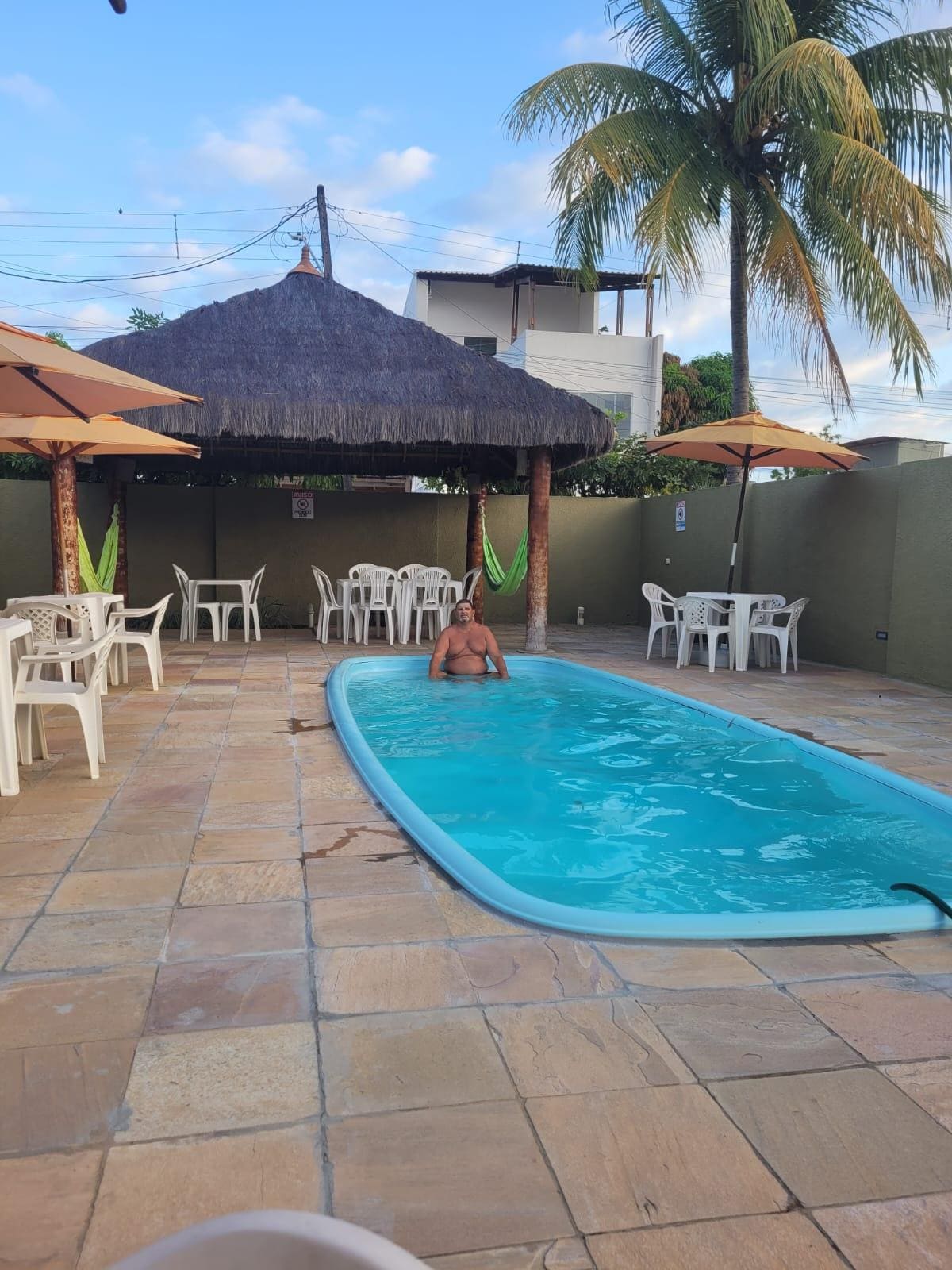 Pousada confortável,  quarto muito bom com TV com antena parabólica. Limpeza diária do quarto e banheiro. Café da manhã 
Muito bom. 