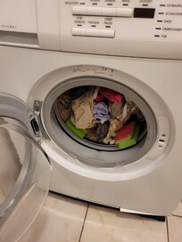 Putzfrau lĂ€sst WĂ€sche zurĂŒck