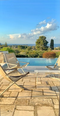 Blick auf die Terrasse und das