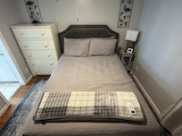 Full size bed 75âx54â, not a queen as advertised