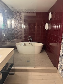 Bathtub