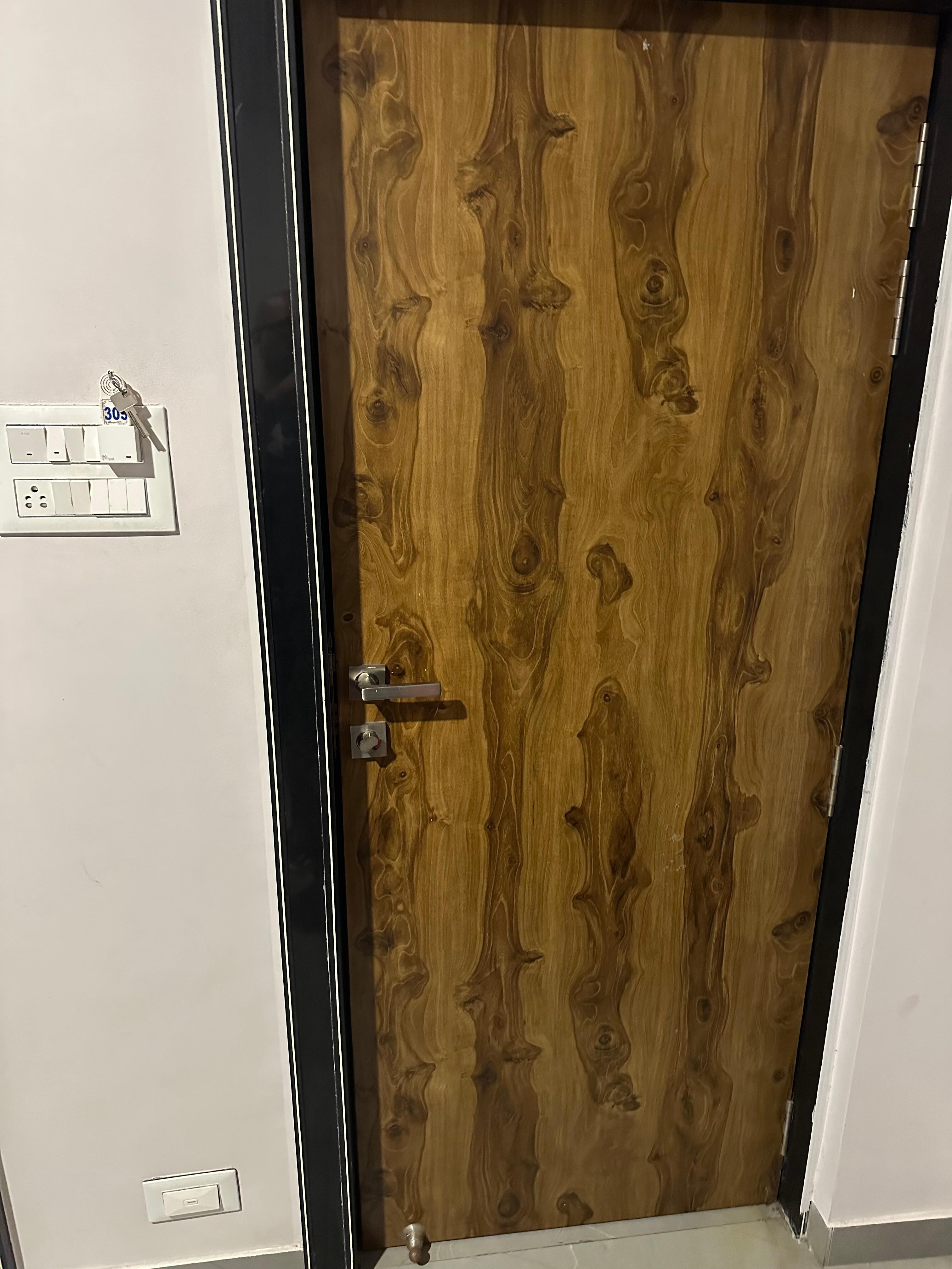 No safety lock on door