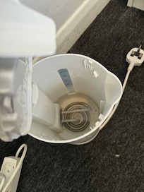 Elkedel med gammelt vand