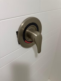 Cracked bath surround, possible mold issue due to moisture