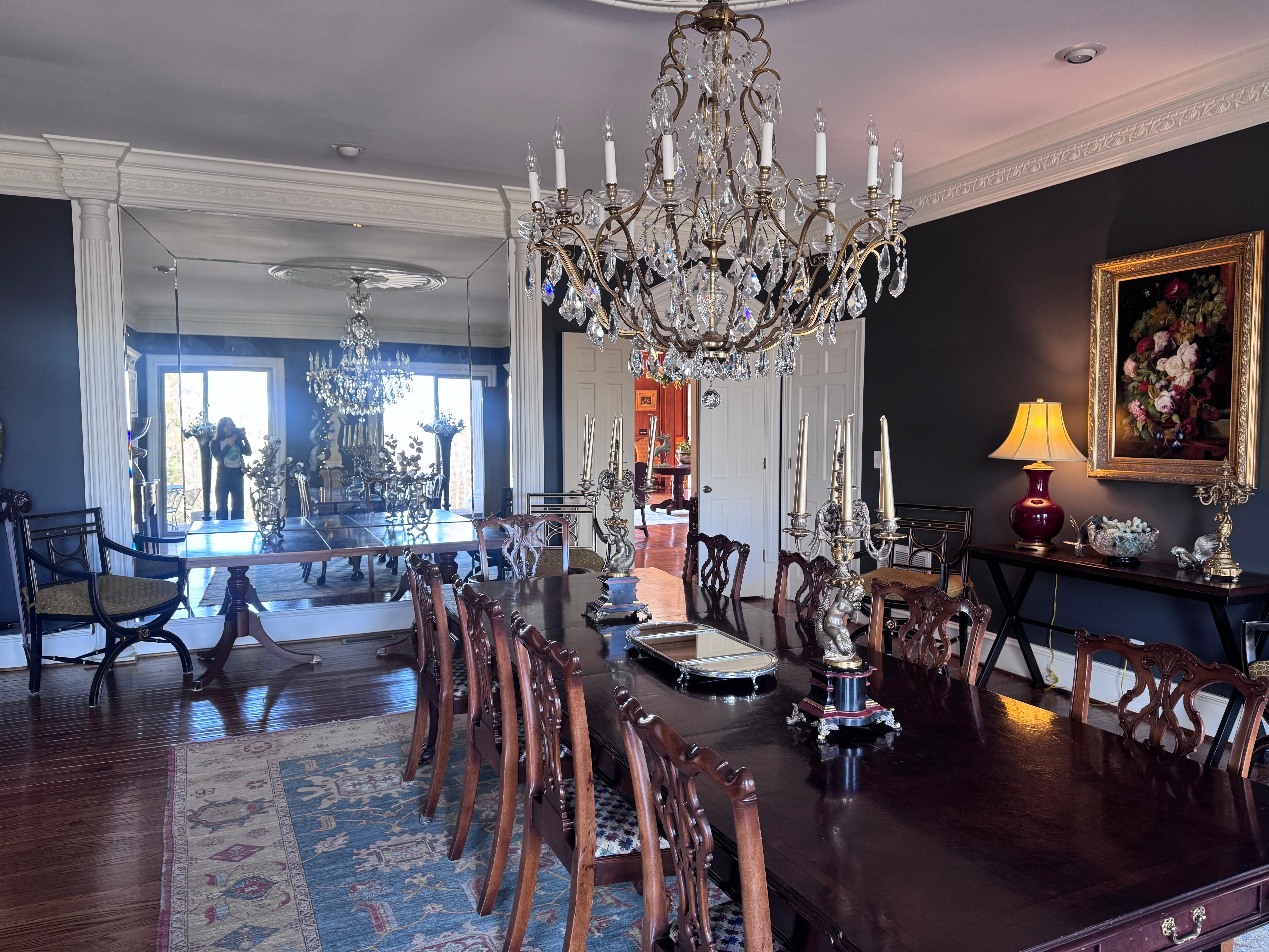Gorgeous dinning room.