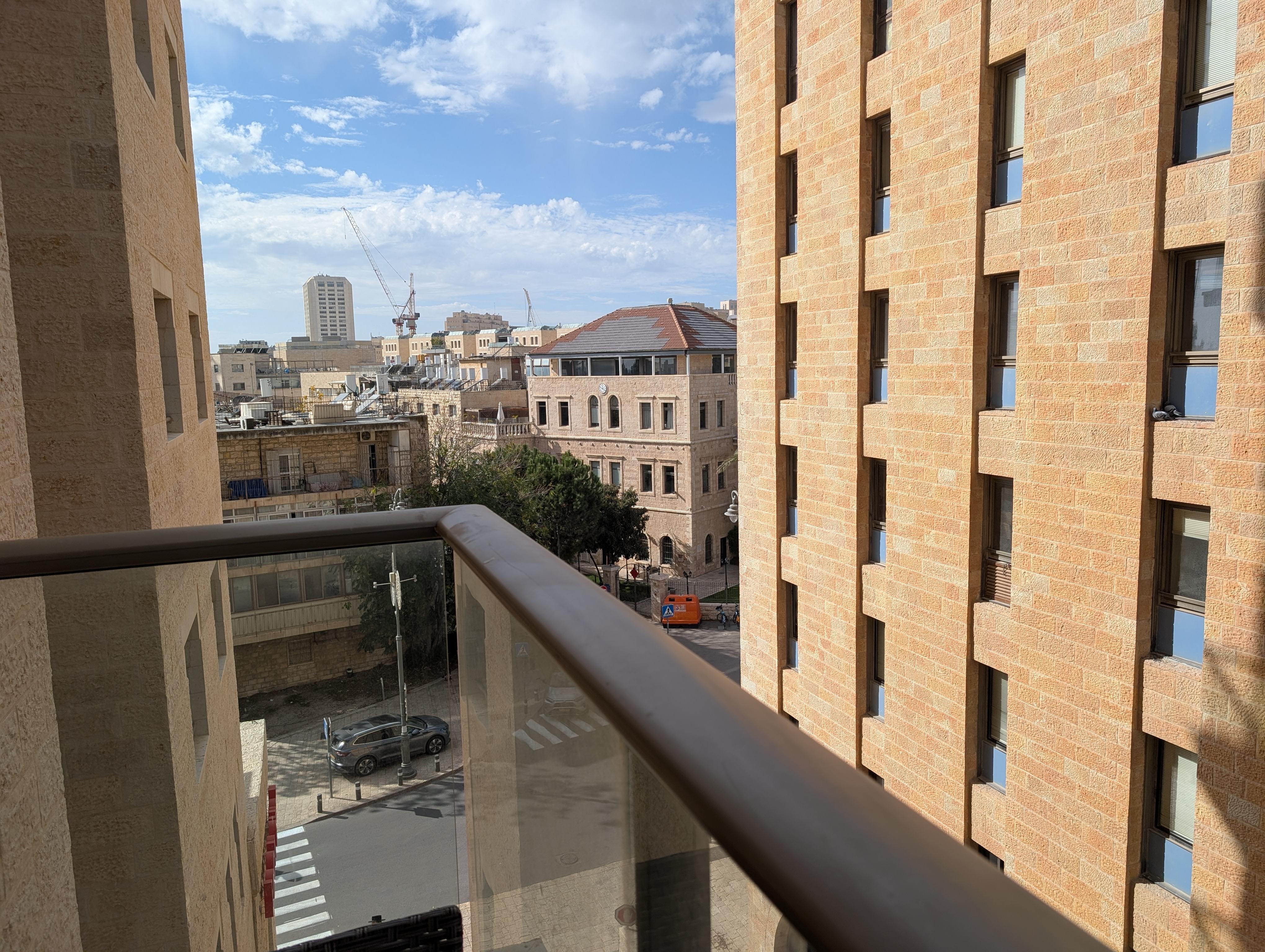 View (left) from Mirpeset