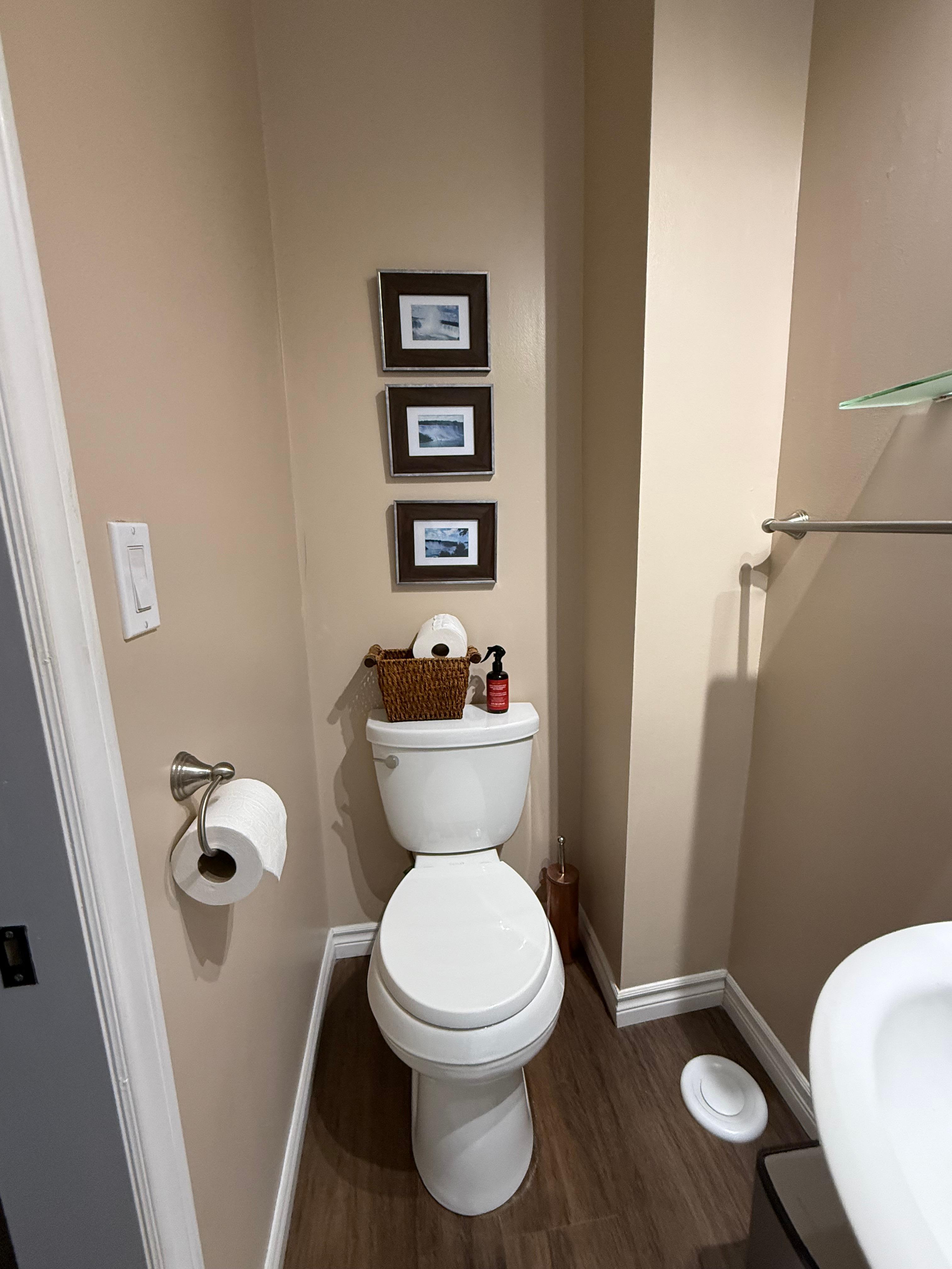 Beautifully clean bsthroom