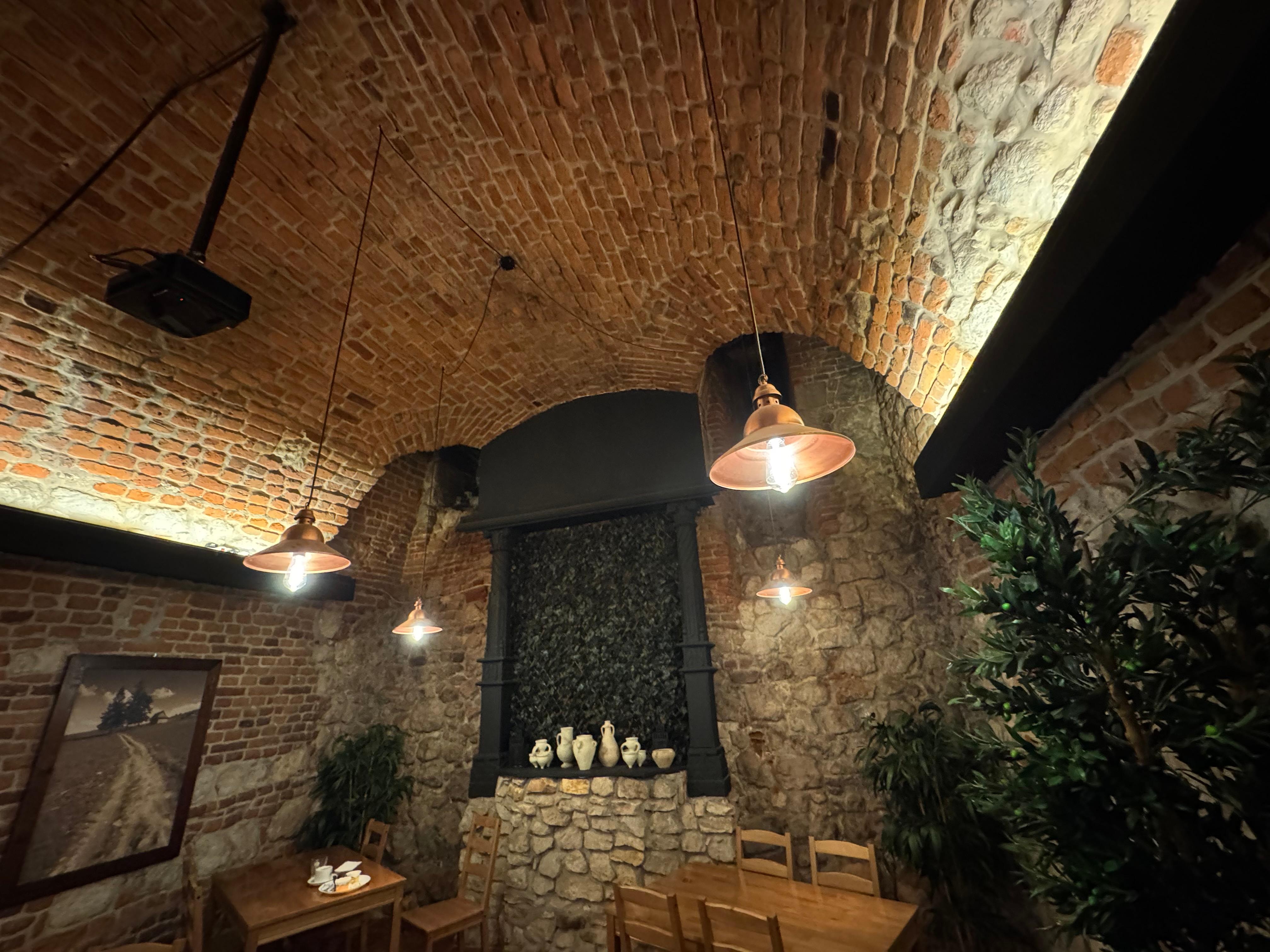 Breakfast in gothic cellar spaces with unique ambiance