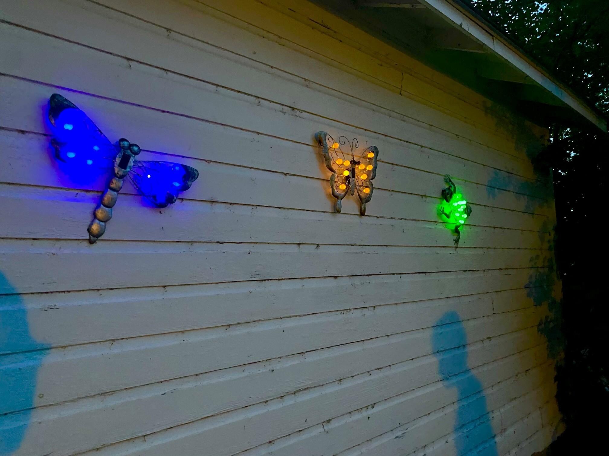 Light fixtures in patio/garden area added relaxing evening/night vibe.
