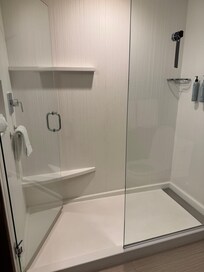 Very clean bathroom