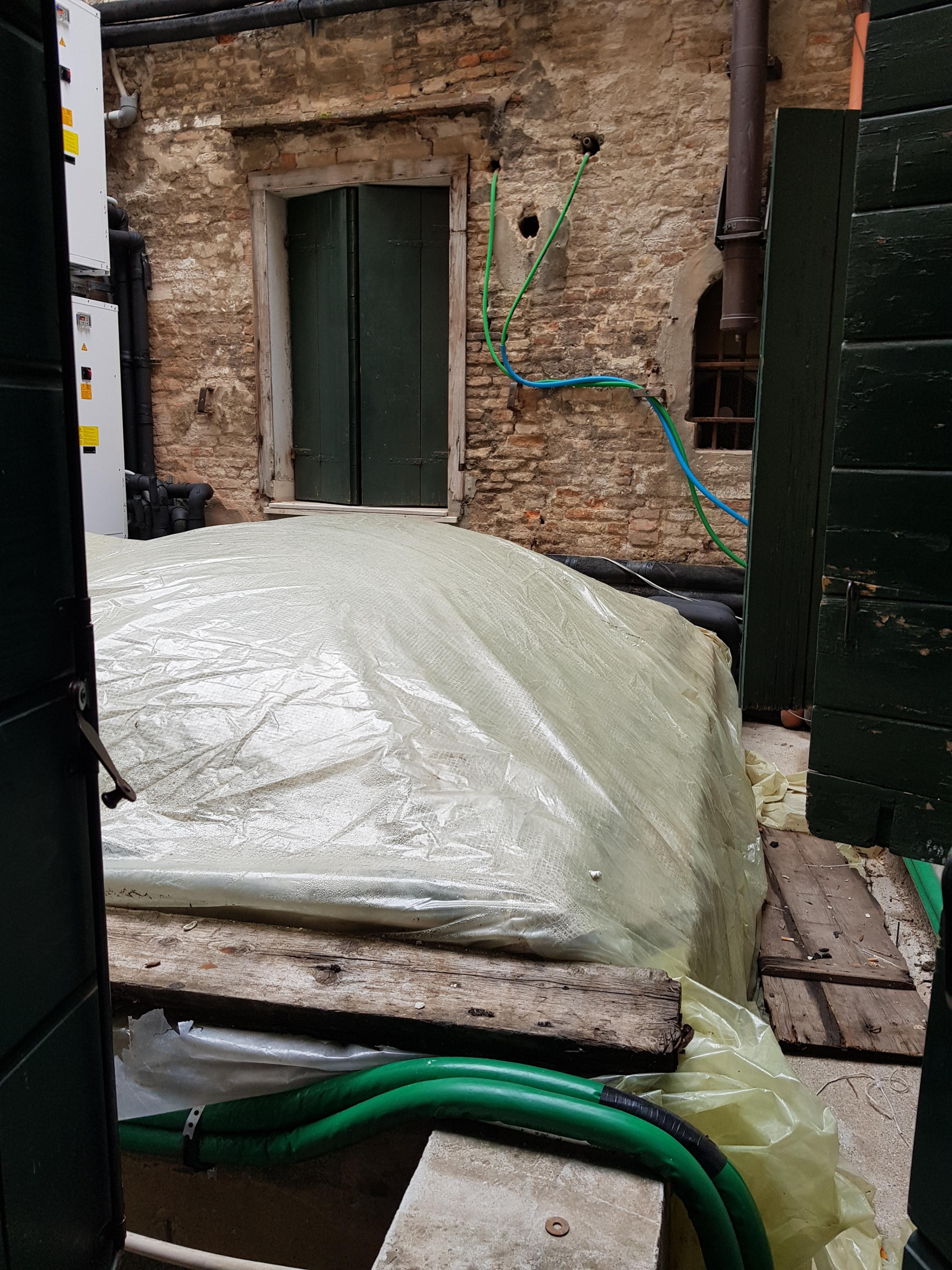 Vue unique de la chambre.