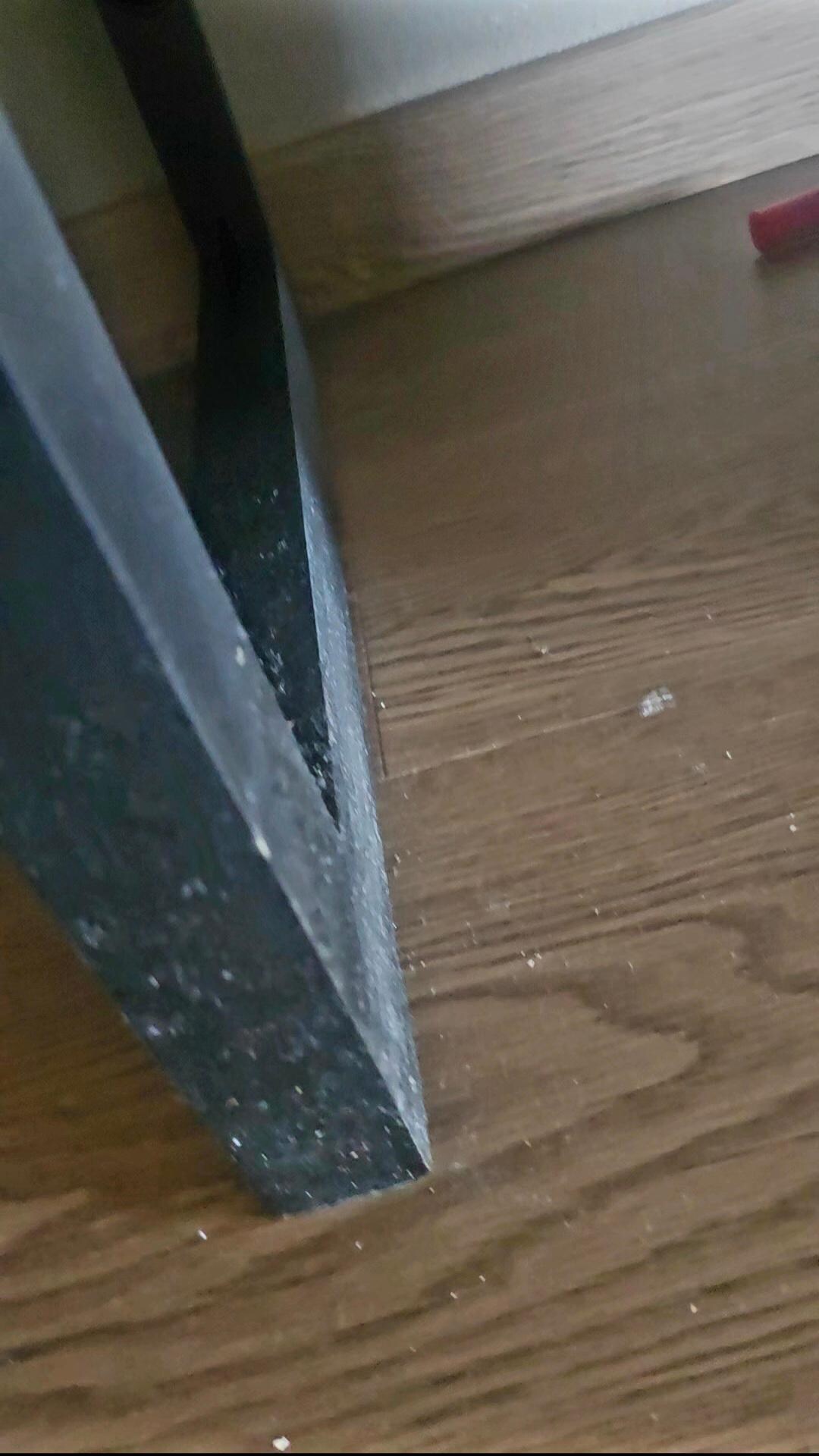 Asi de sucio y nosotros pisando descalzos en la noche anterior. 