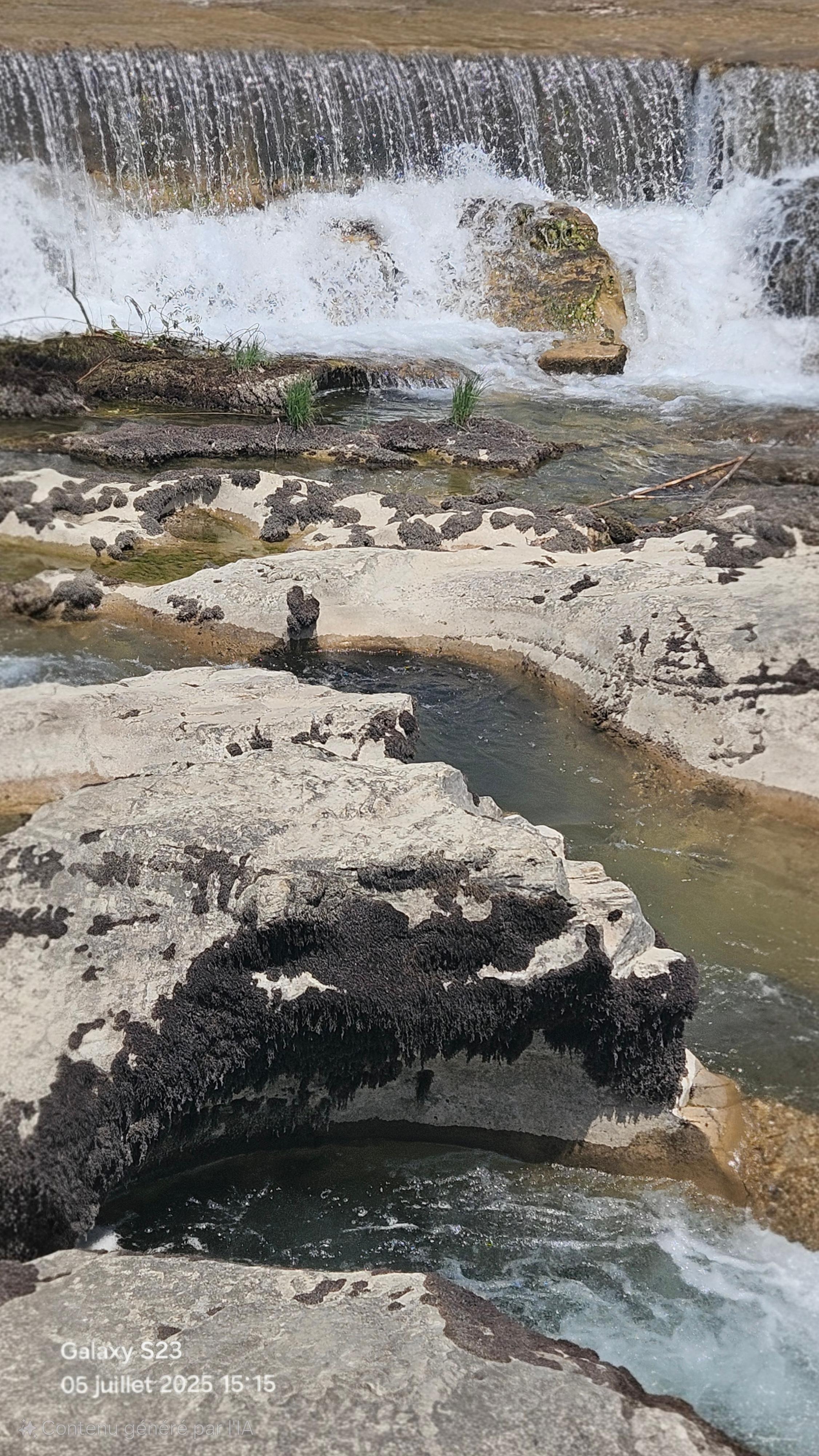 Cascades du Sautadet Roque sur Cèze et village provençal typique