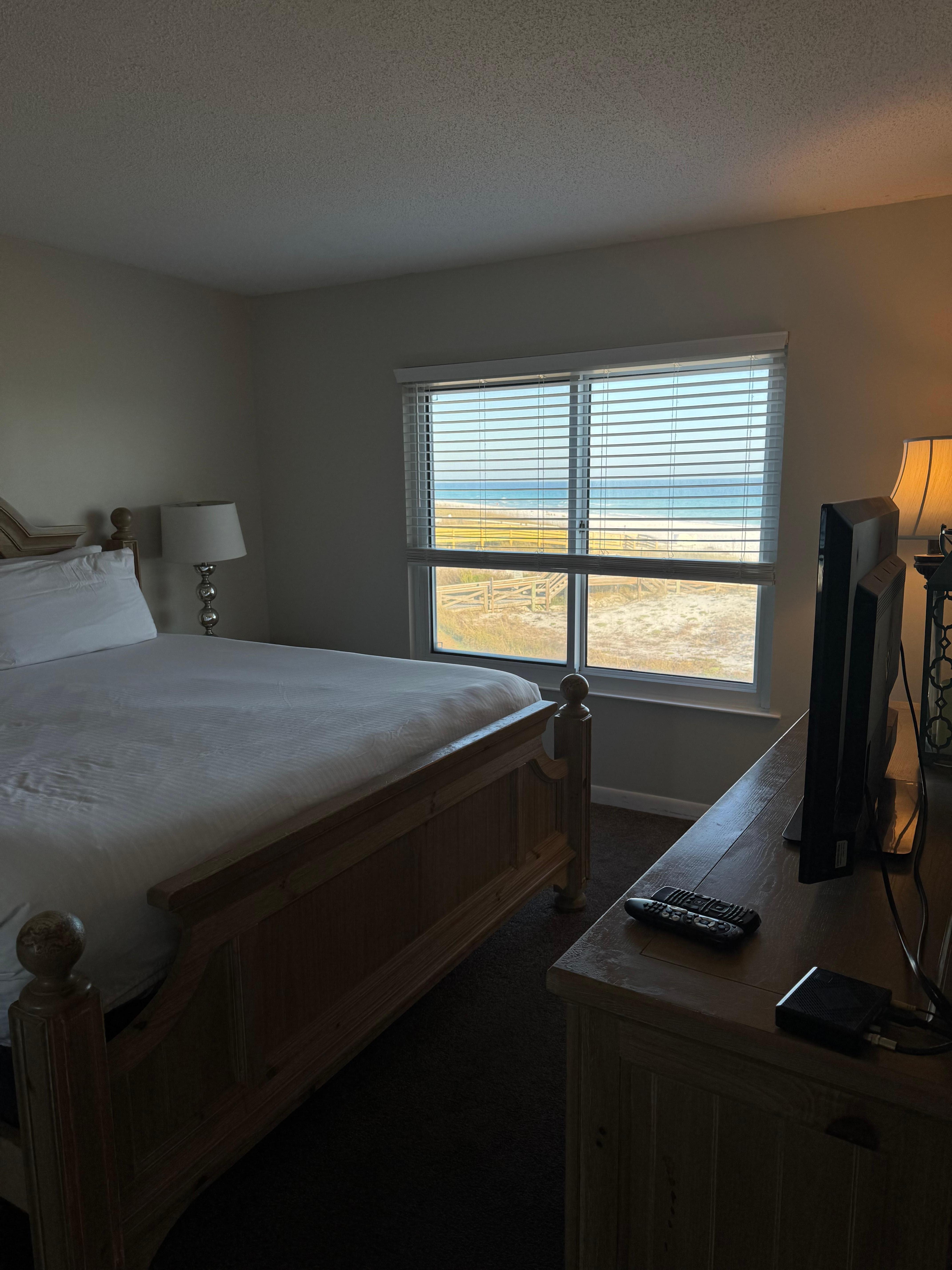 Main bedroom, ocean view 