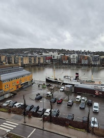 Brygge på morgenen.