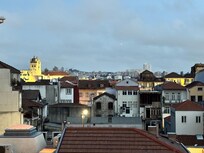 Vue de la chambre sur le balcon