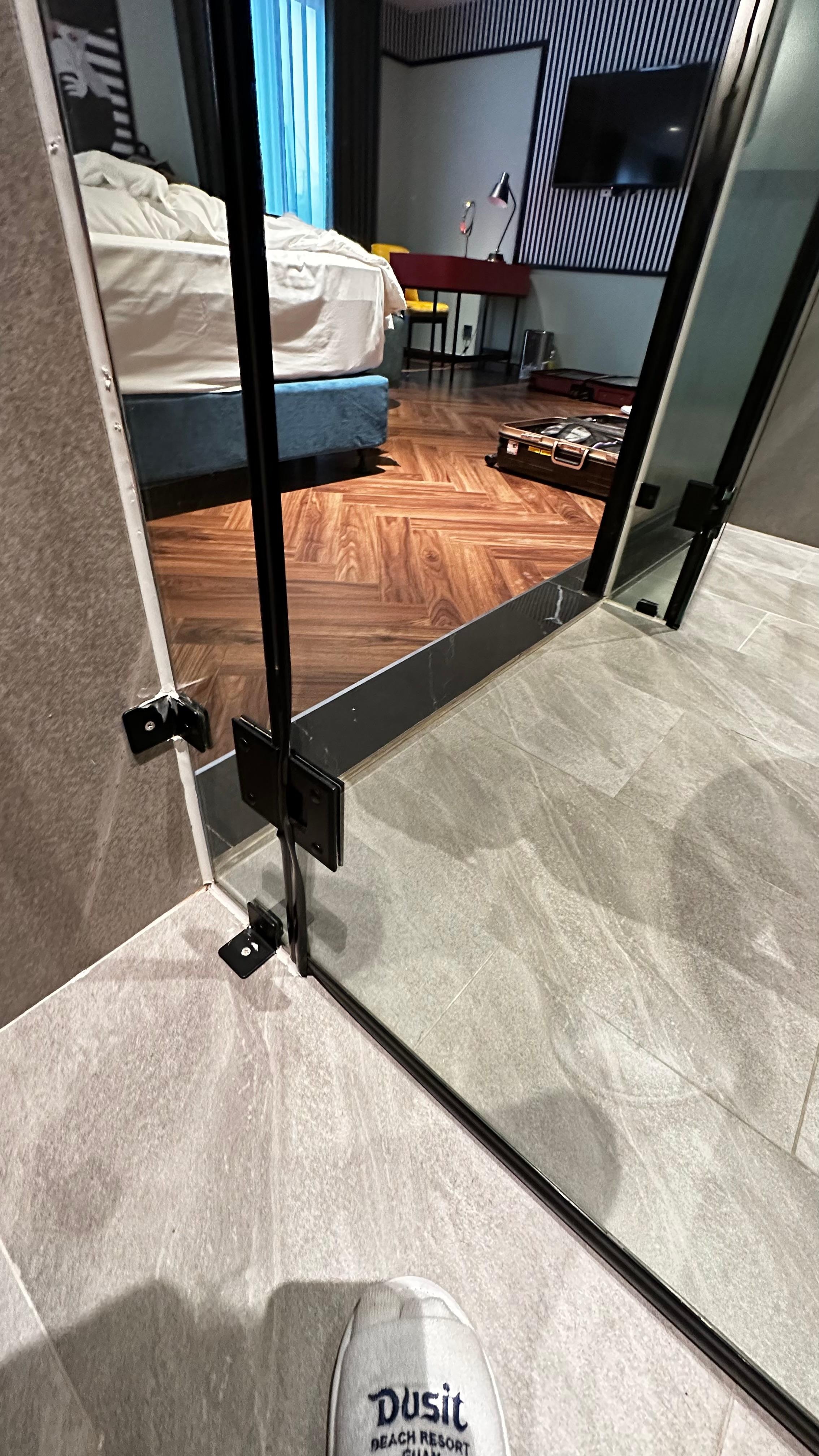 便座に座って…からの眺め…当然向こうからも丸見え