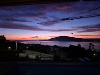 Abenddämmerung. Hier oben noch hell .Unten schon dunkel.